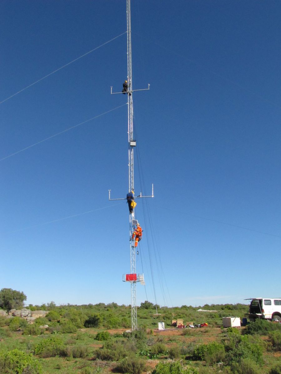 A picture of the mast or site