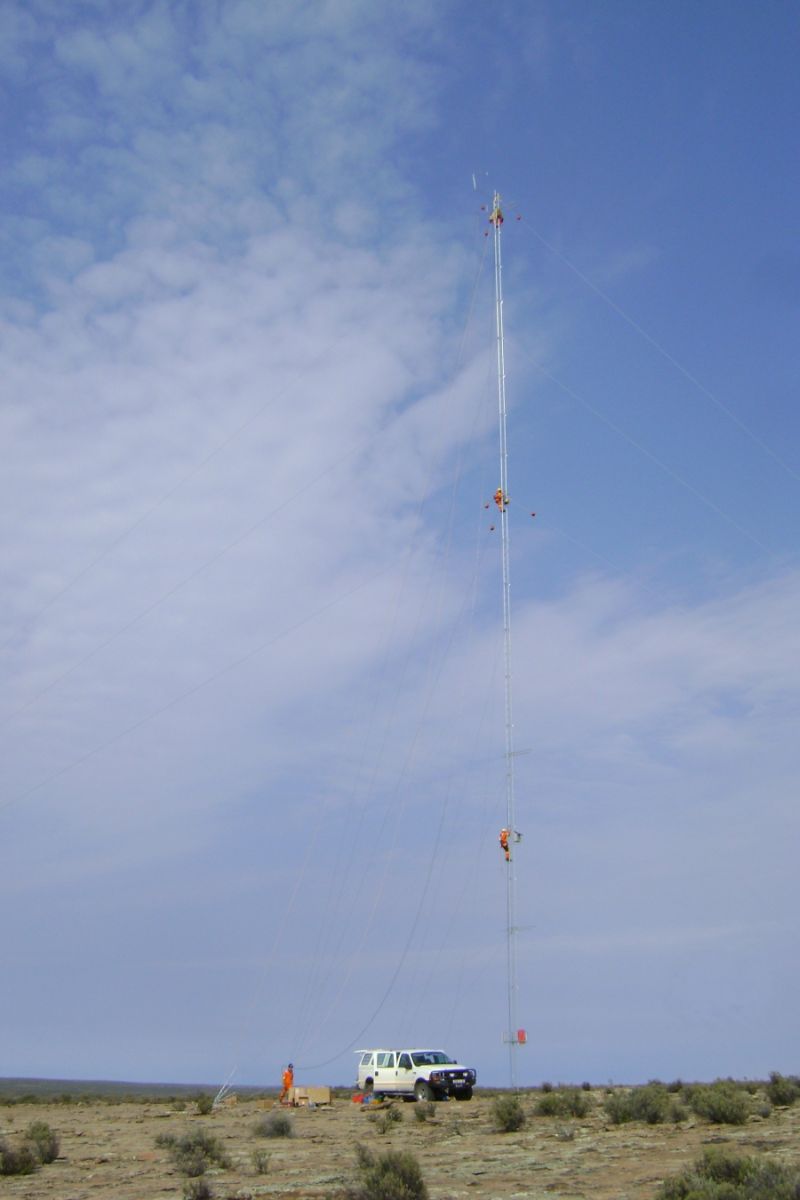 A picture of the mast or site